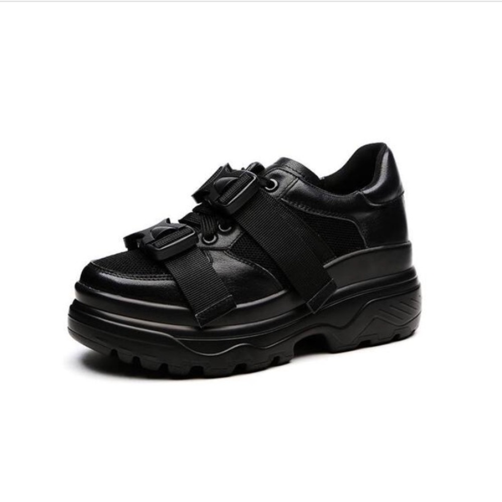 Lift sneakers